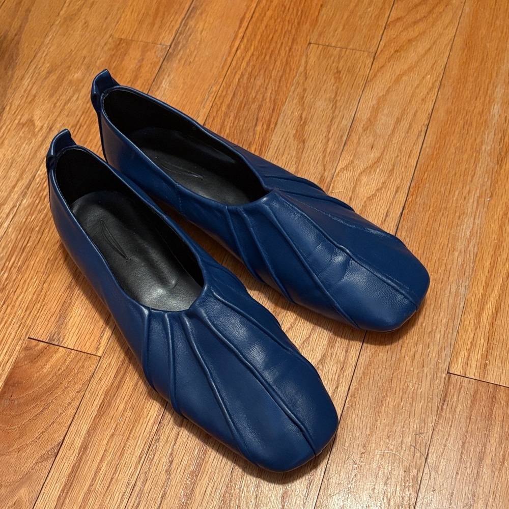 Elegant Blue Leather Flats